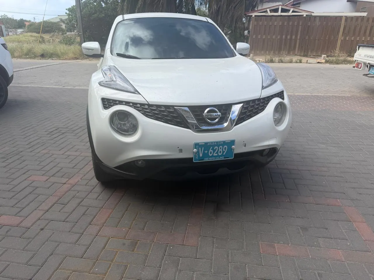 White Nissan Juke from Speed Car Rental Aruba, front view